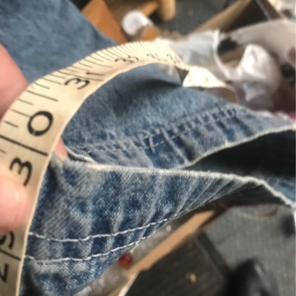 Silver tab overalls 
Levi’s large 
up to 44” to 46” waist
inseam 30”
Unisex
NWT - Picture 10 of 10